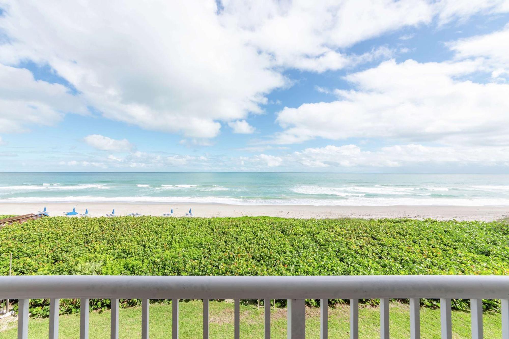 Doubletree Suites By Hilton Melbourne Beach Oceanfront Exterior photo